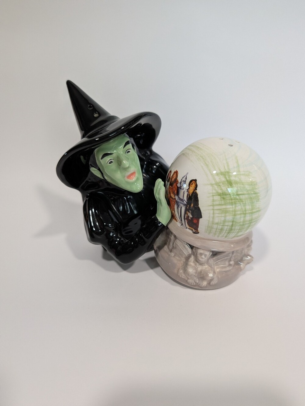Rare Wizard of Oz Wicked Witch & Crystal Ball Salt & Pepper Shakers Set